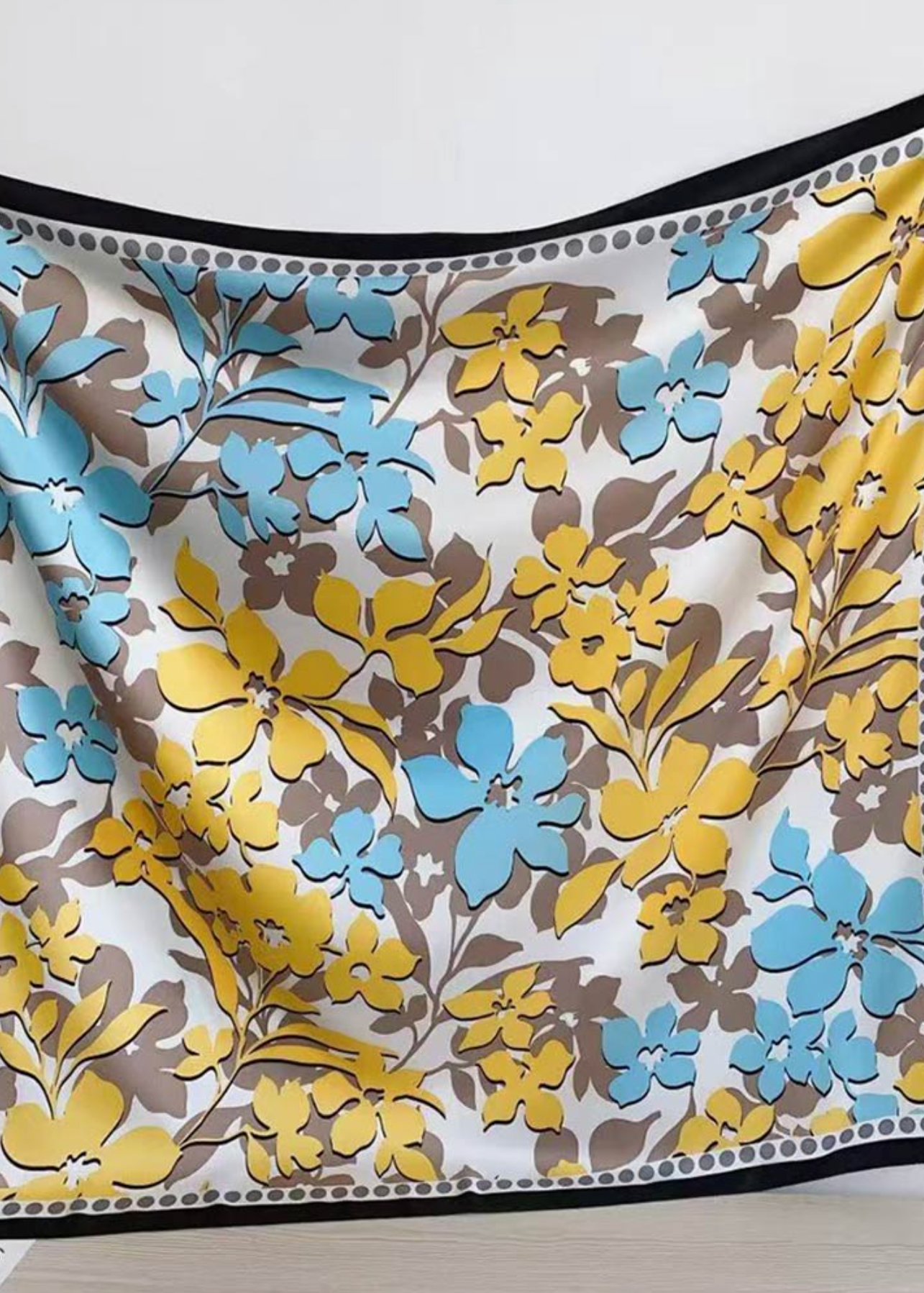 Lindy Scarf Yellow blue floral