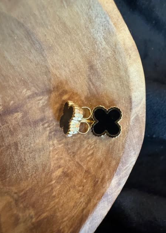 Clover Studs black