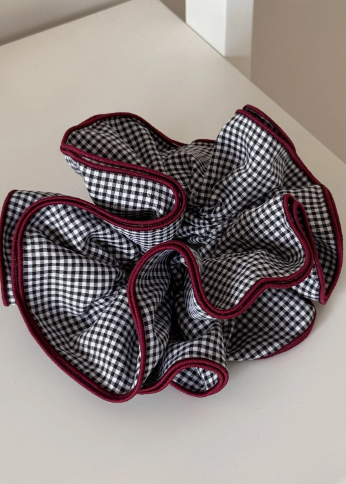 Statement Scrunchie Blk