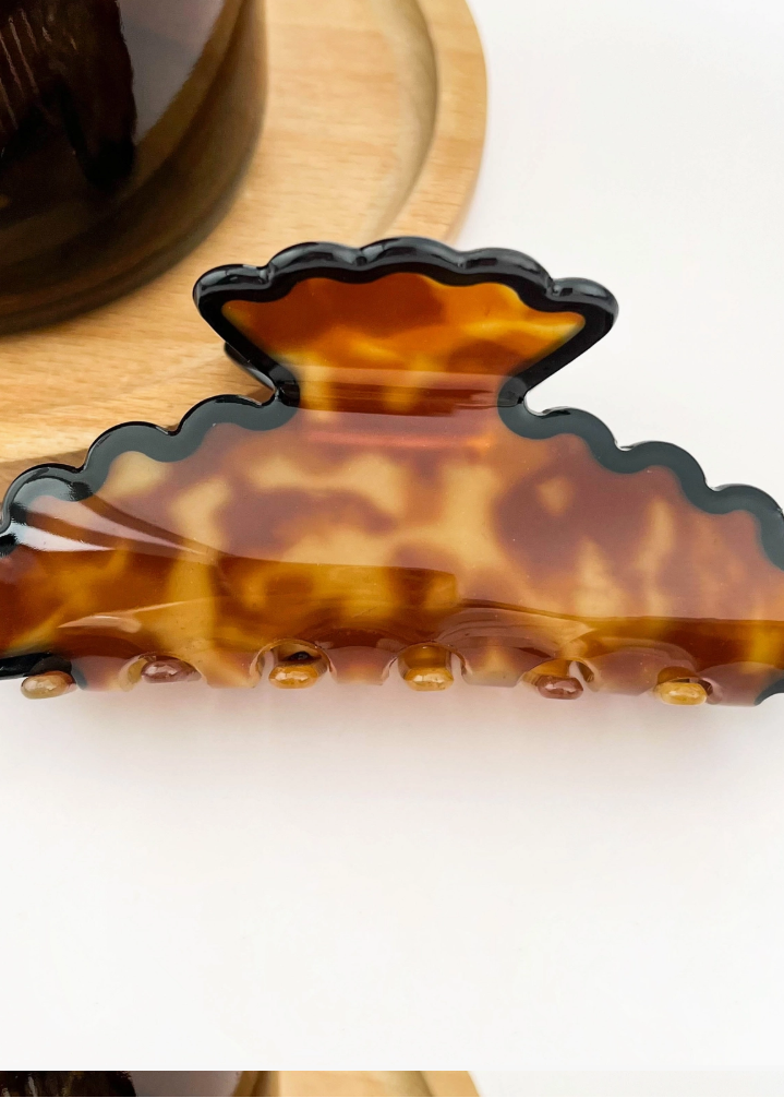 Wavy Claw Brown