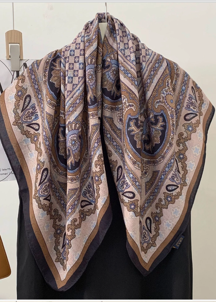 Versailles Scarf Crm